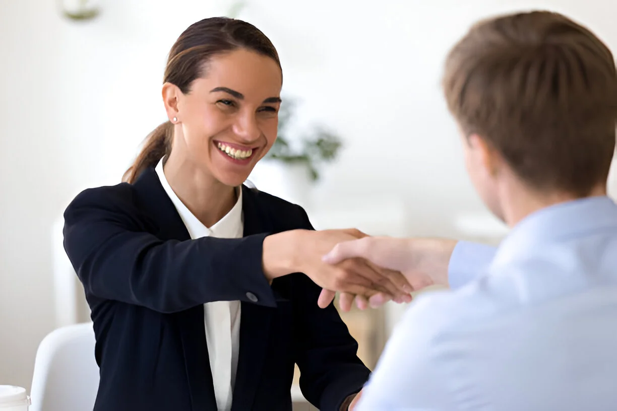 How To Make Friends In The Office - 15 Tips to Follow