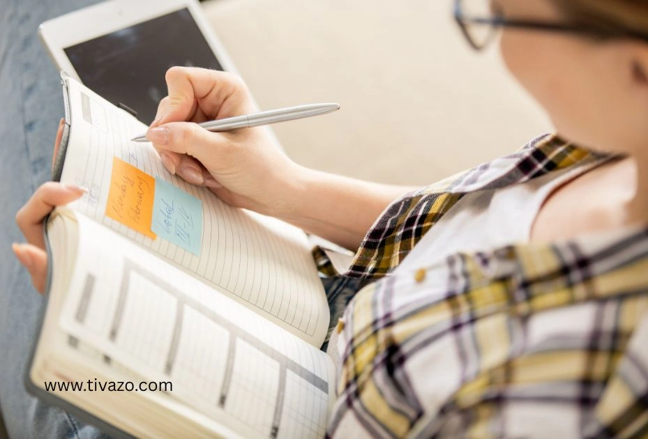 A picture showing  employee goal-setting software 